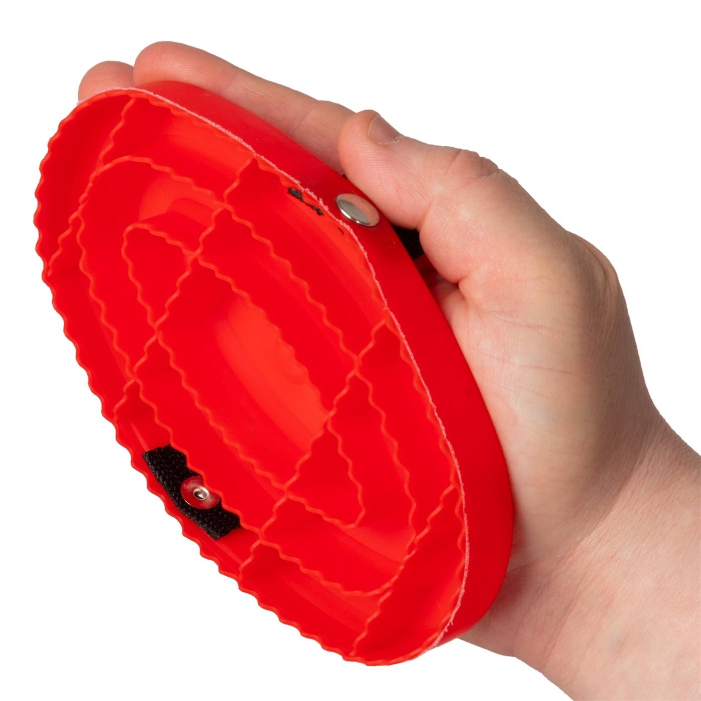 De HAAS New Generation eg voor paarden en pony's van Haas is een rode ovale rubberen eg met een getextureerd oppervlak.