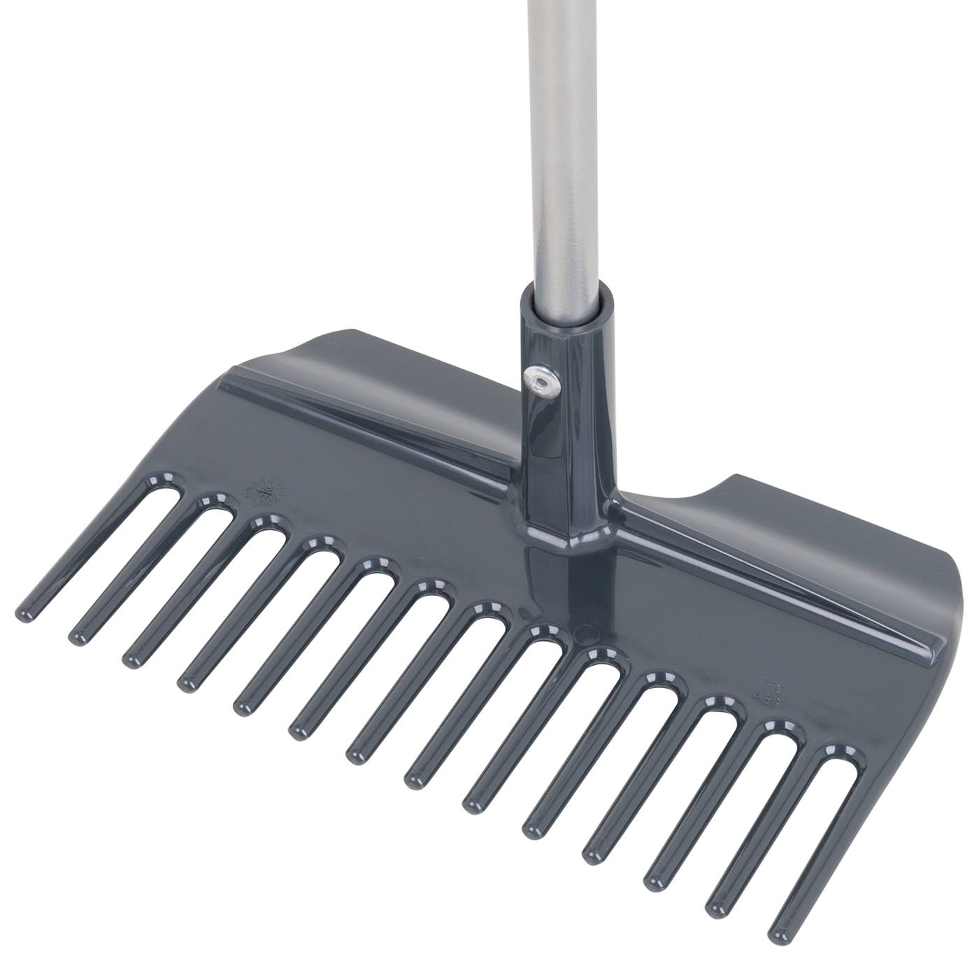 Dubbelklikken om te vergroten Close-up van de Kerbl Mistboy "Mini" voor kinderen, 60 cm in koningsblauw, met een duurzame kunststof harkkop met brede, gelijkmatig verdeelde tanden en een stevige metalen steel.