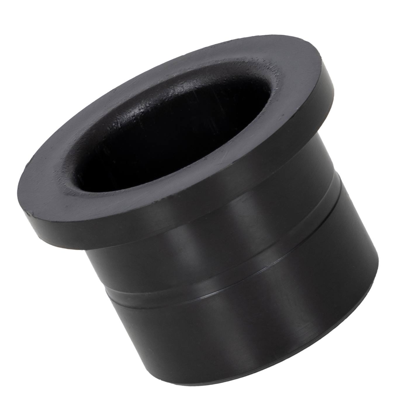 Lister klepbus voor L3 &amp; L4 weidepomp van Lister, zwarte kunststof fitting met uitlopende rand, schuin gefotografeerd op een witte achtergrond.